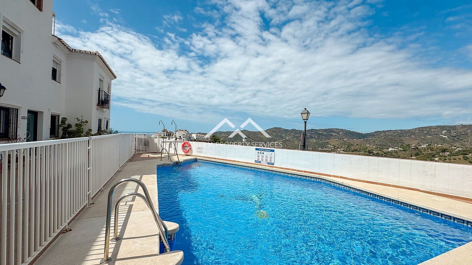 2 bedroom Apartment for sale in Frigiliana with pool garage - € 285,000 (Ref: 9834653)