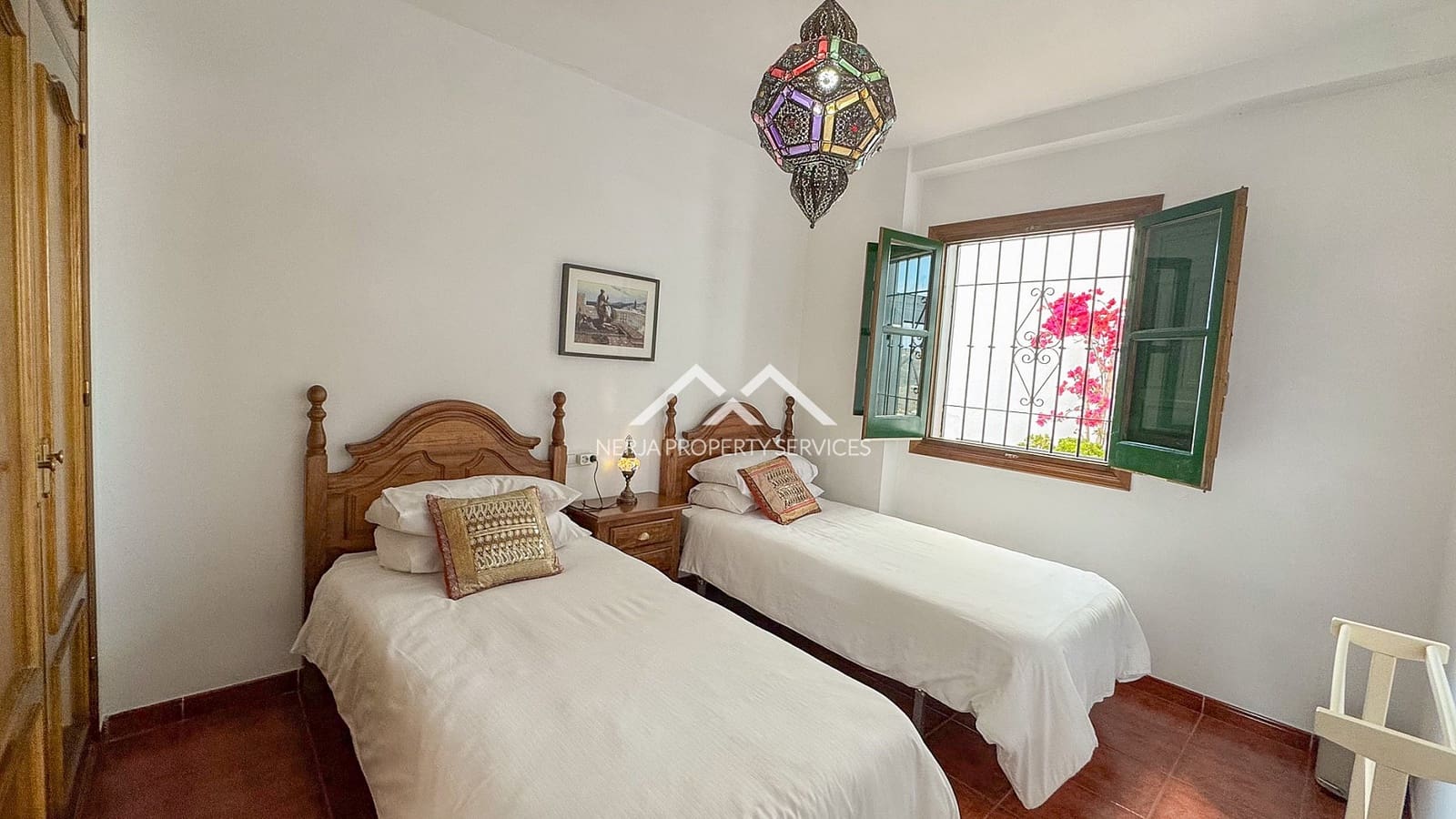 2 bedroom Apartment for sale in Frigiliana with pool garage - € 285,000 (Ref: 9834653)