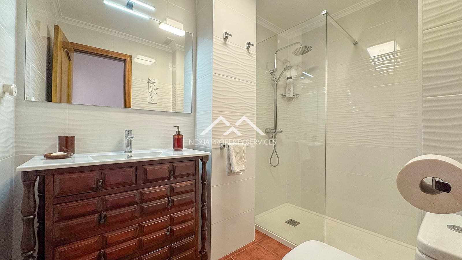 2 bedroom Apartment for sale in Frigiliana with pool garage - € 285,000 (Ref: 9834653)