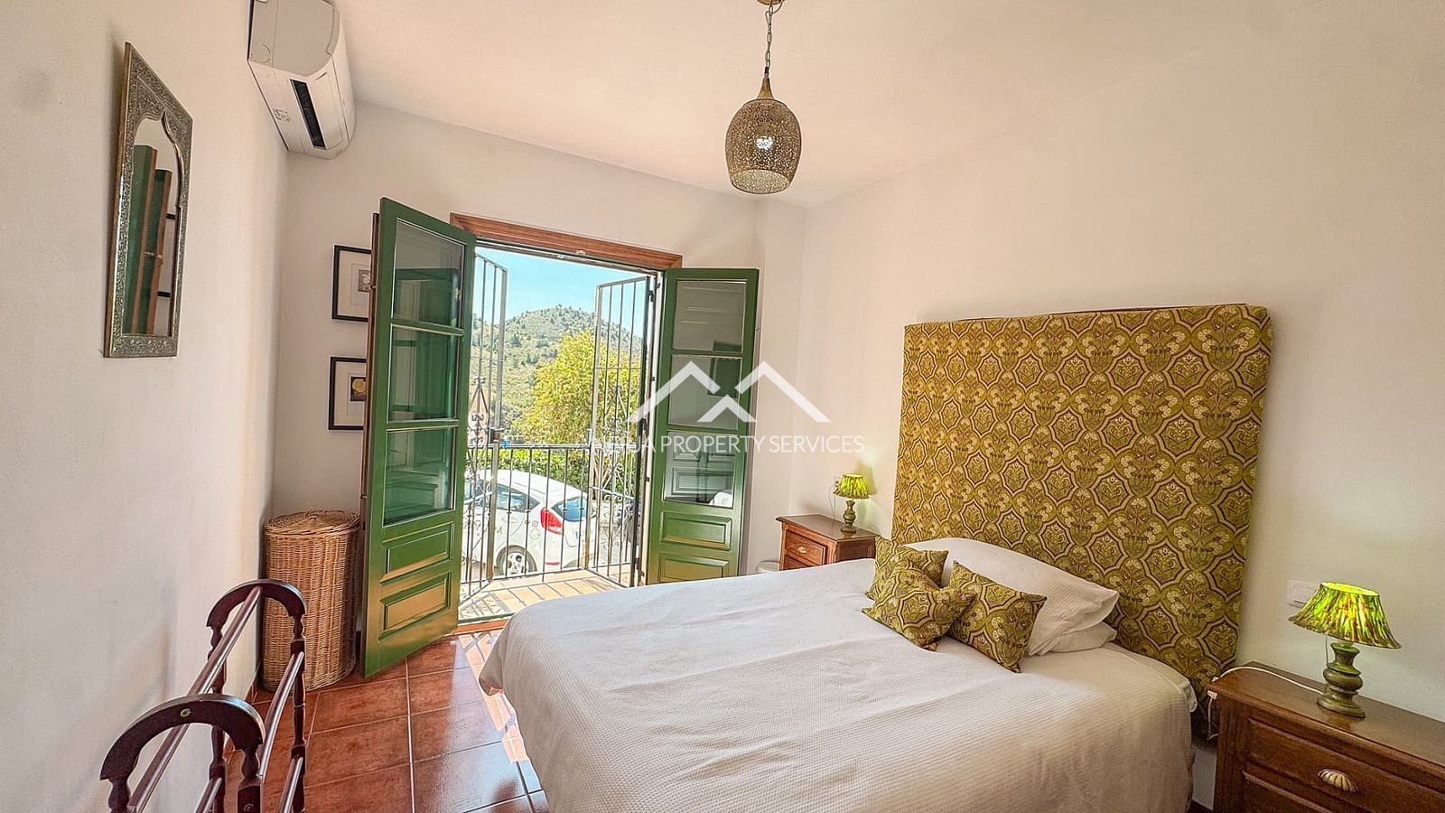 2 bedroom Apartment for sale in Frigiliana with pool garage - € 285,000 (Ref: 9834653)