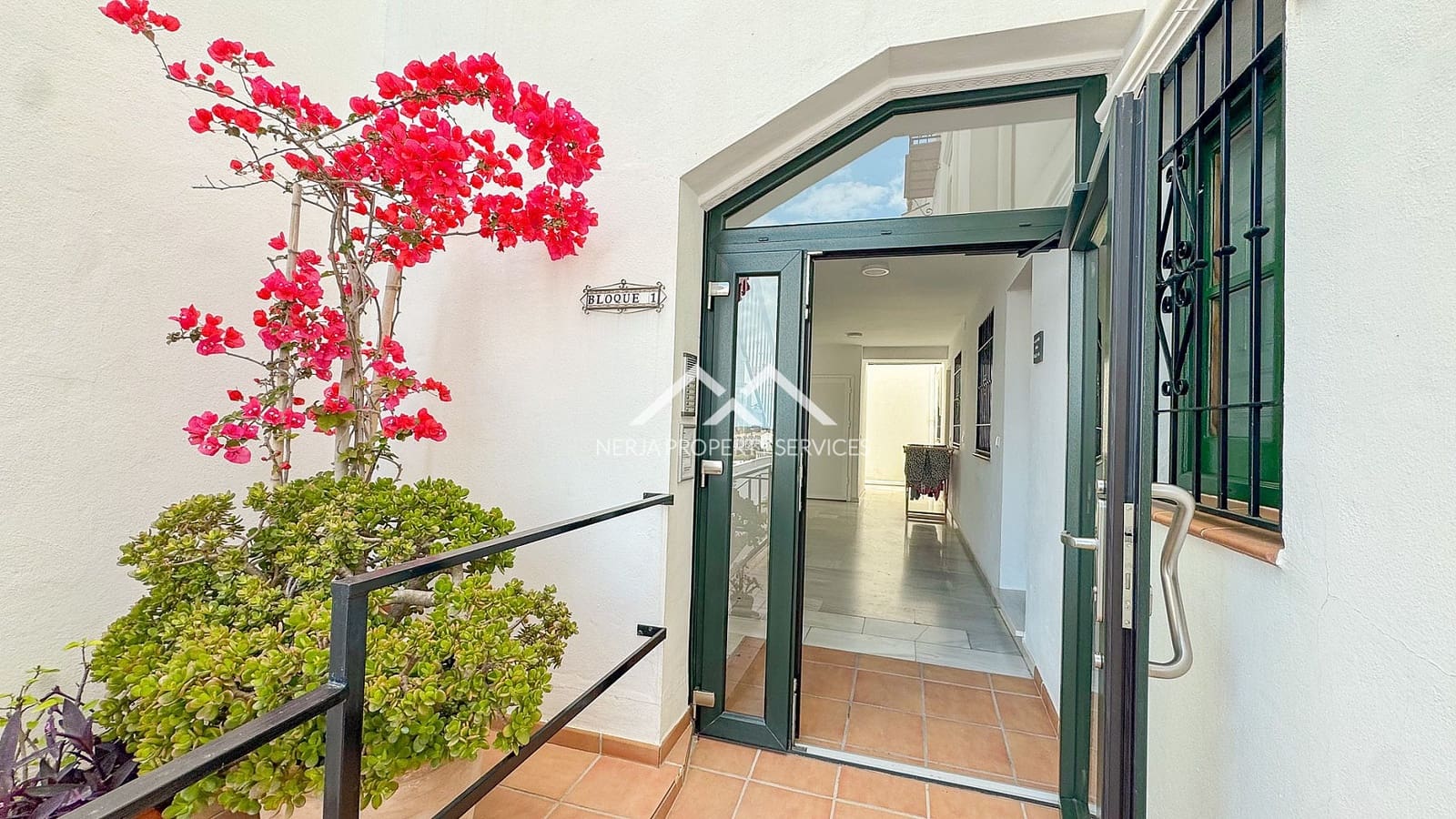 2 bedroom Apartment for sale in Frigiliana with pool garage - € 285,000 (Ref: 9834653)