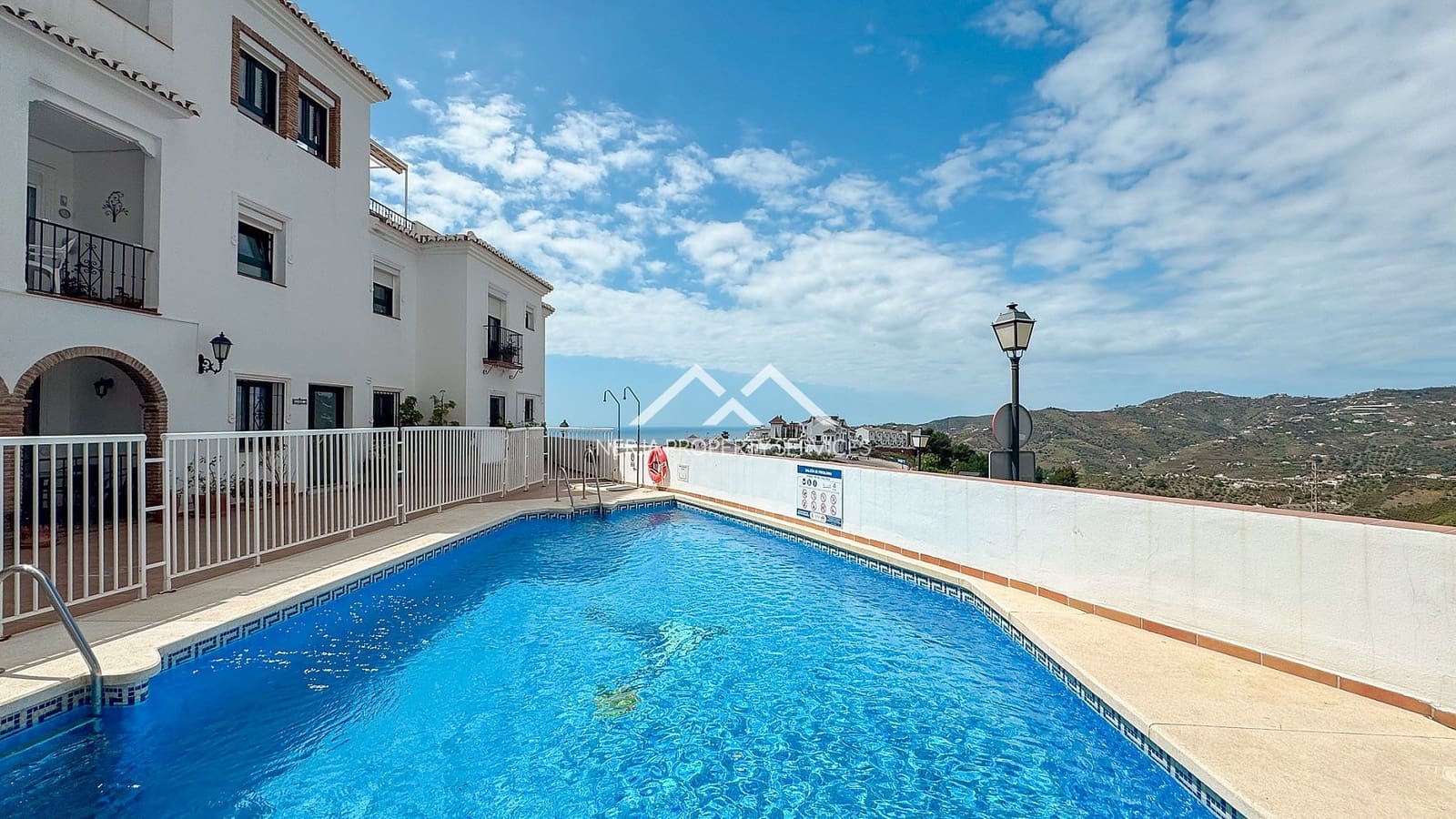 2 bedroom Apartment for sale in Frigiliana with pool garage - € 285,000 (Ref: 9834653)