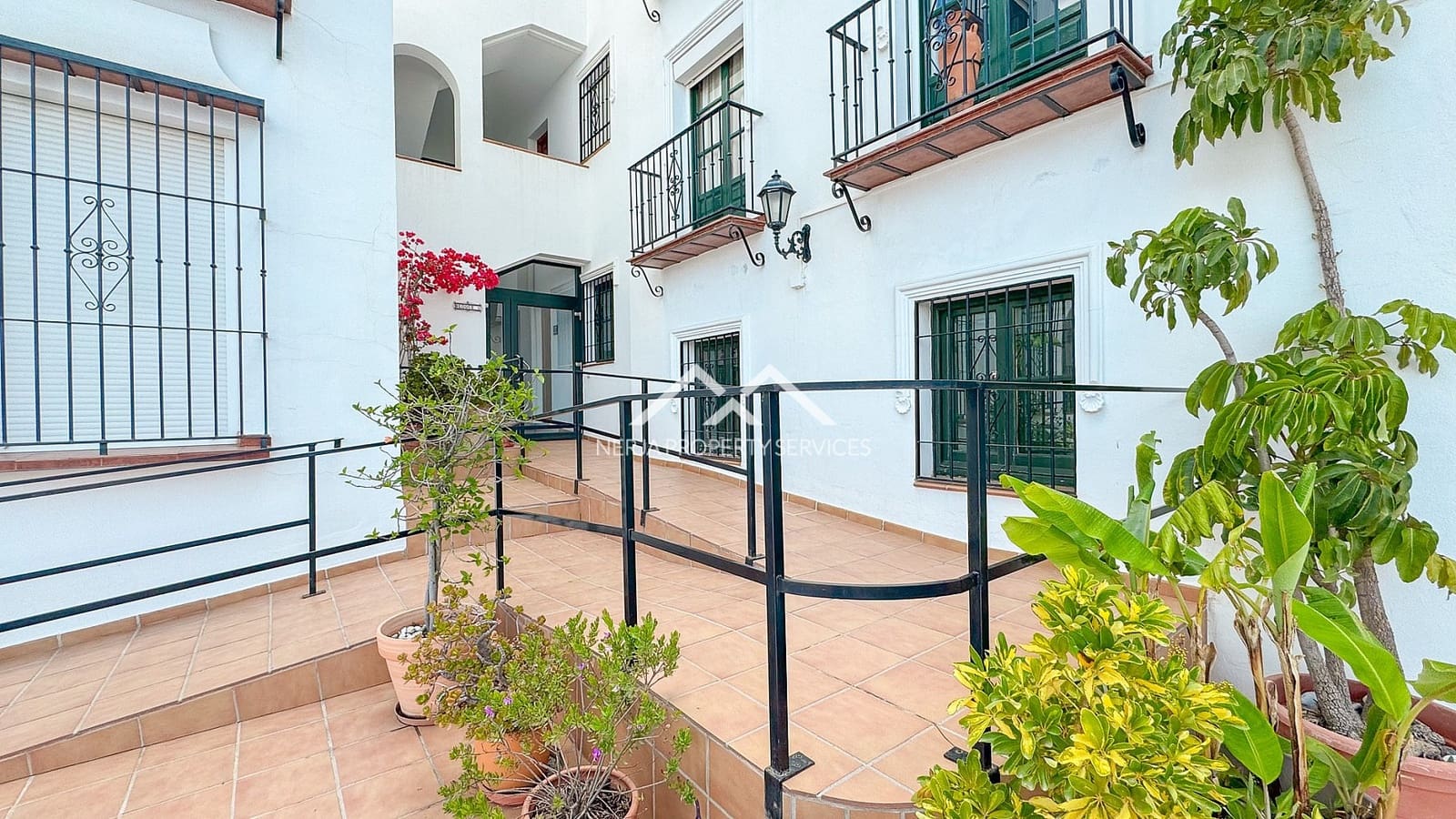 2 bedroom Apartment for sale in Frigiliana with pool garage - € 285,000 (Ref: 9834653)