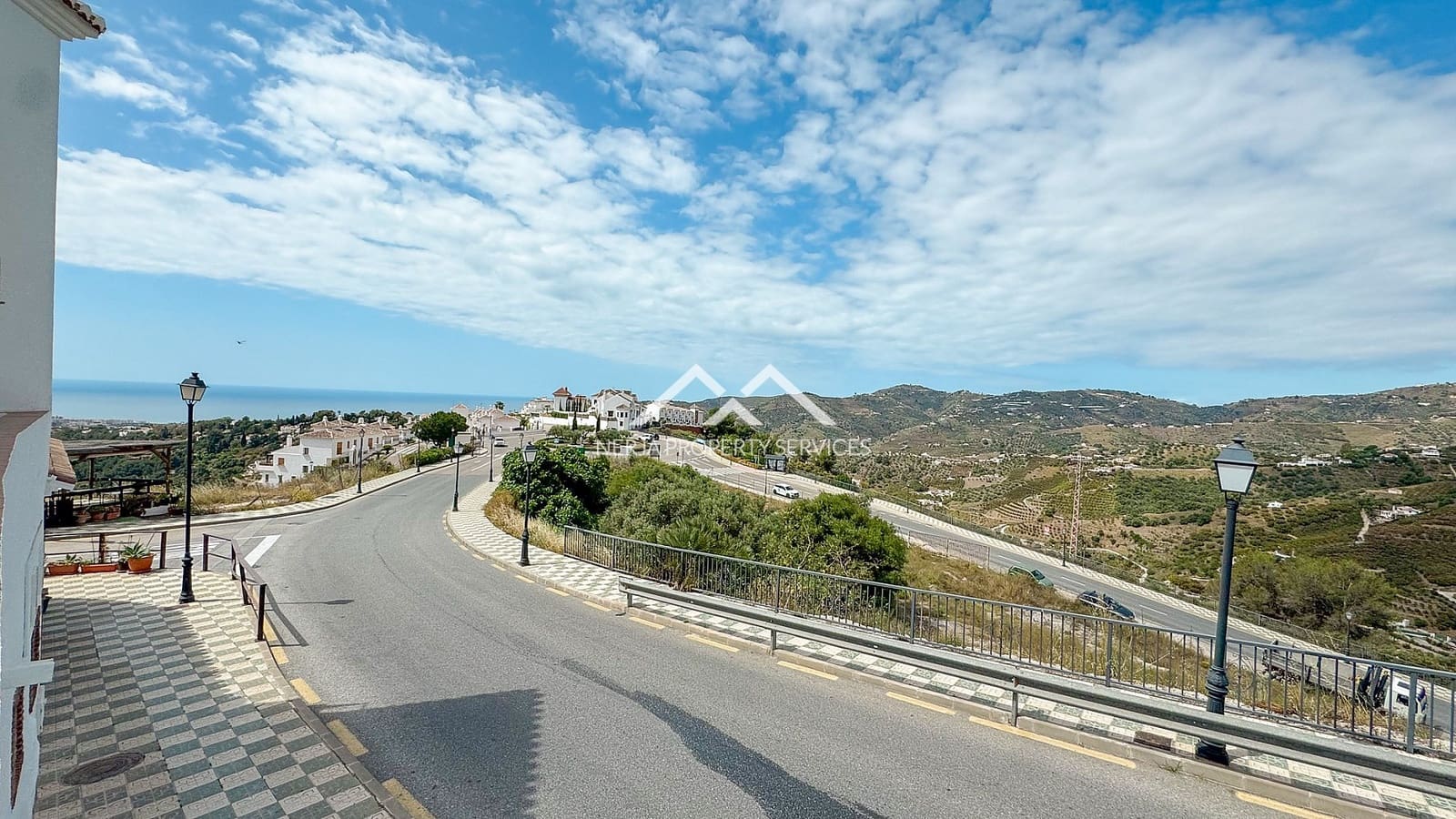 2 bedroom Apartment for sale in Frigiliana with pool garage - € 285,000 (Ref: 9834653)