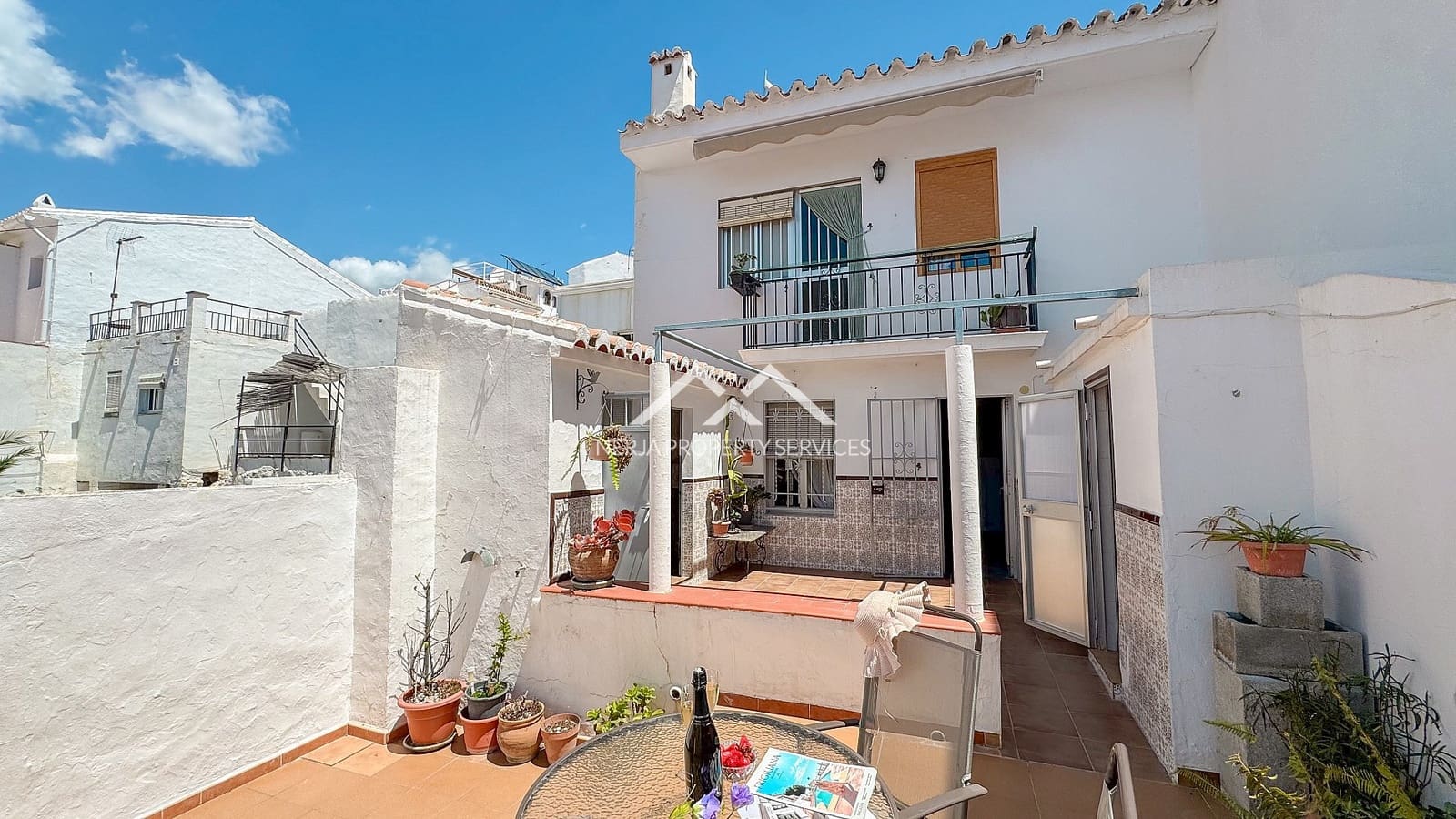 Casa de 3 habitaciones en Frigiliana en venta - 329.000 € (Ref: 9836749)