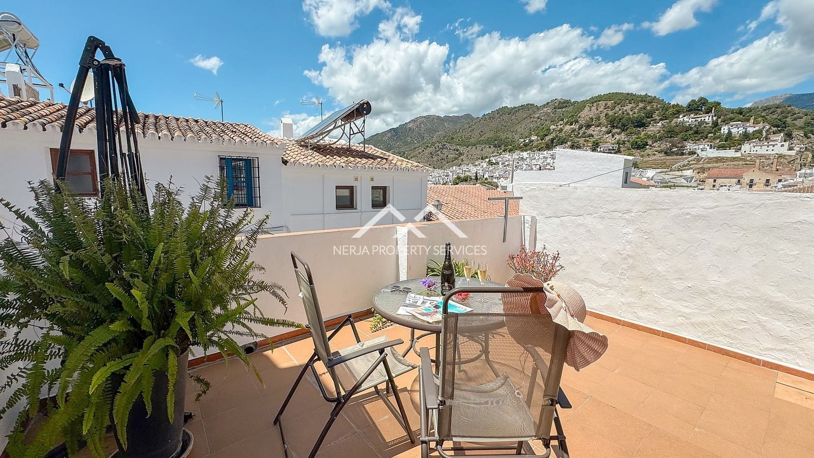 Casa de 3 habitaciones en Frigiliana en venta - 329.000 € (Ref: 9836749)