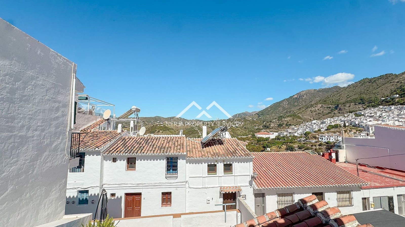 Casa de 3 habitaciones en Frigiliana en venta - 329.000 € (Ref: 9836749)