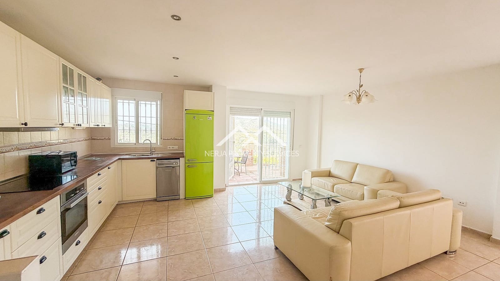 3 slaapkamer Villa te huur in Torrox met zwembad garage - € 1.500 (Ref: 9838244)