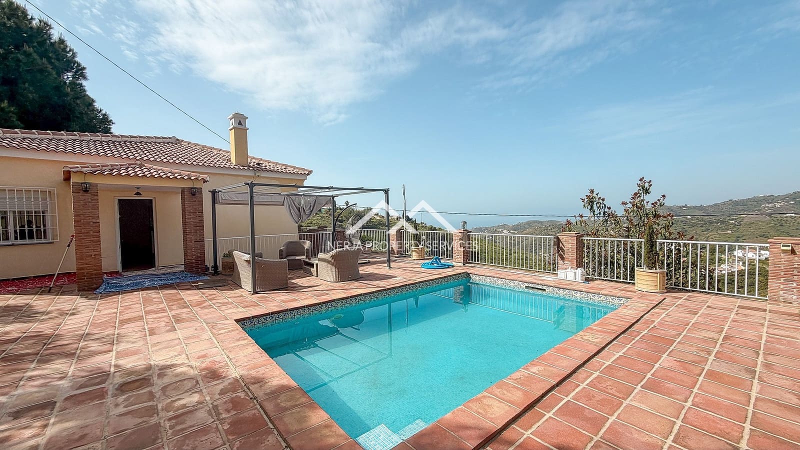3 slaapkamer Villa te huur in Torrox met zwembad garage - € 1.500 (Ref: 9838244)