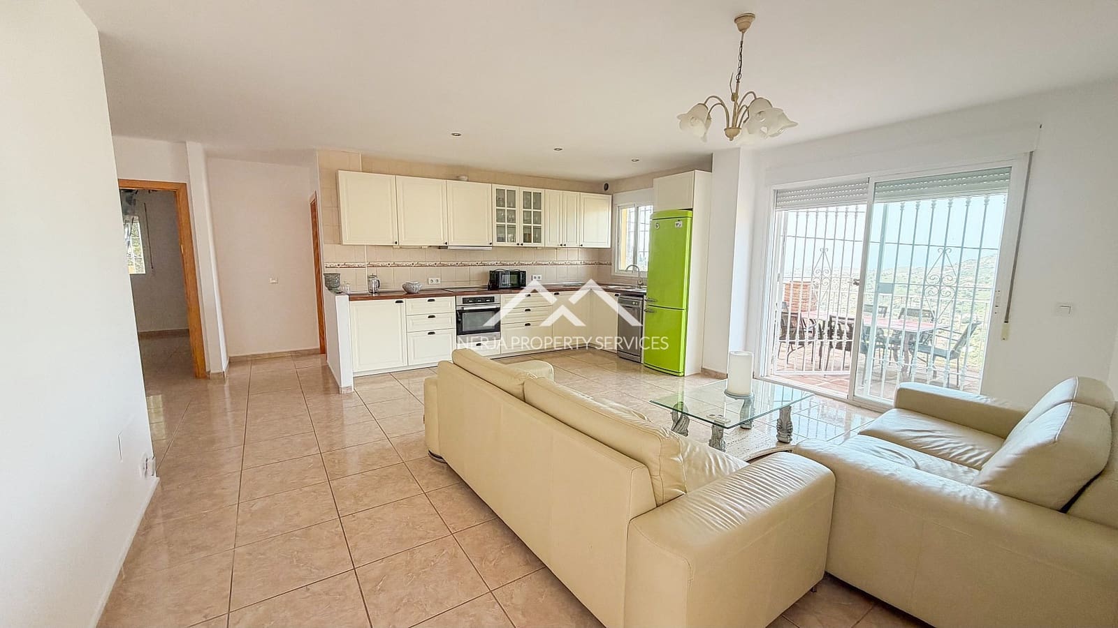 3 slaapkamer Villa te huur in Torrox met zwembad garage - € 1.500 (Ref: 9838244)