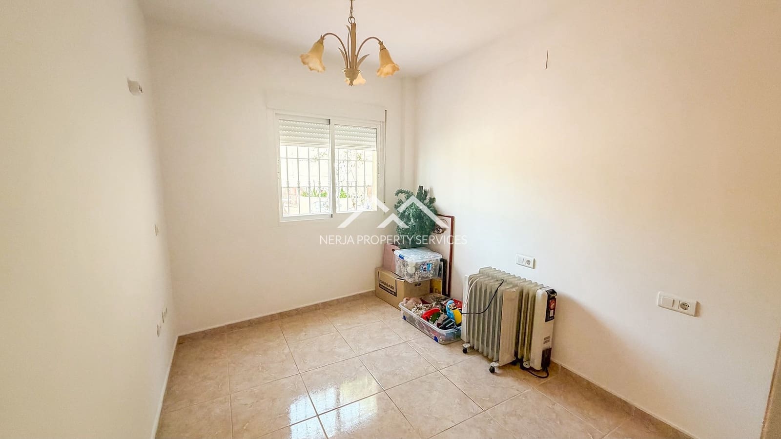 3 slaapkamer Villa te huur in Torrox met zwembad garage - € 1.500 (Ref: 9838244)