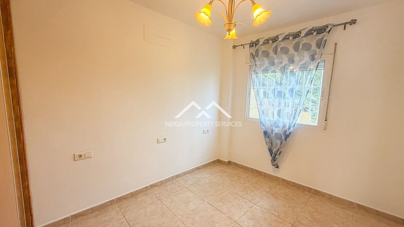 3 slaapkamer Villa te huur in Torrox met zwembad garage - € 1.500 (Ref: 9838244)
