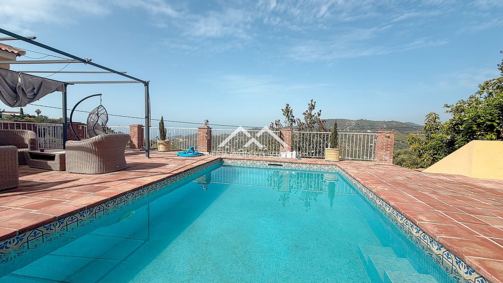 3 slaapkamer Villa te huur in Torrox met zwembad garage - € 1.500 (Ref: 9838244)