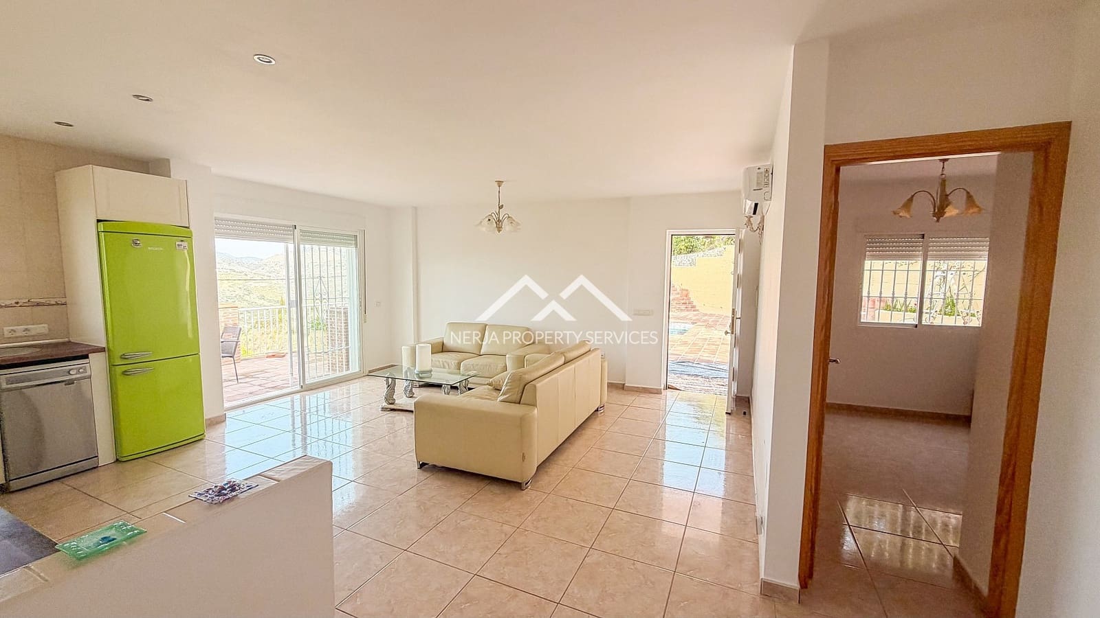 3 slaapkamer Villa te huur in Torrox met zwembad garage - € 1.500 (Ref: 9838244)