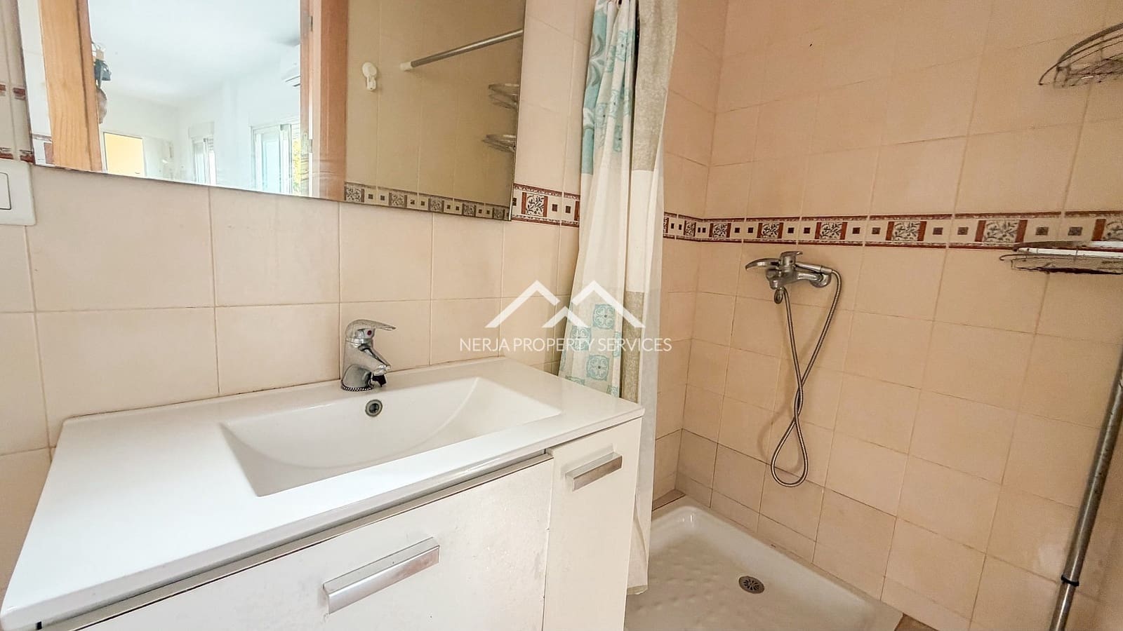 3 slaapkamer Villa te huur in Torrox met zwembad garage - € 1.500 (Ref: 9838244)