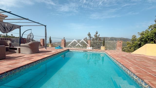 3 slaapkamer Villa te huur in Torrox Pueblo, Torrox met zwembad garage - € 1.500 (Ref: 9838244)