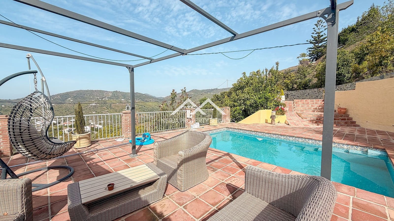 3 slaapkamer Villa te huur in Torrox met zwembad garage - € 1.500 (Ref: 9838244)