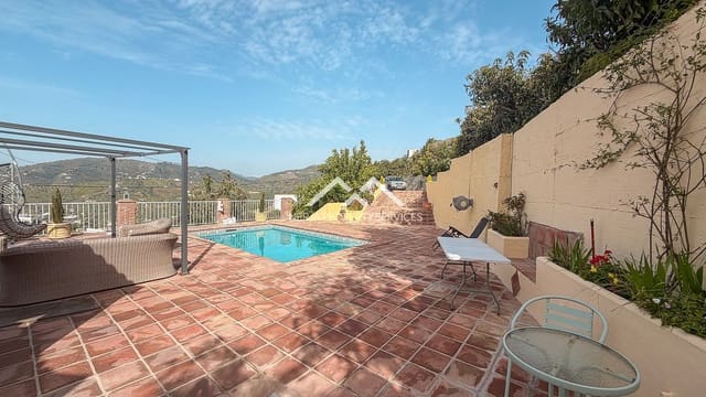 3 slaapkamer Villa te huur in Torrox Pueblo, Torrox met zwembad garage - € 1.500 (Ref: 9838244)