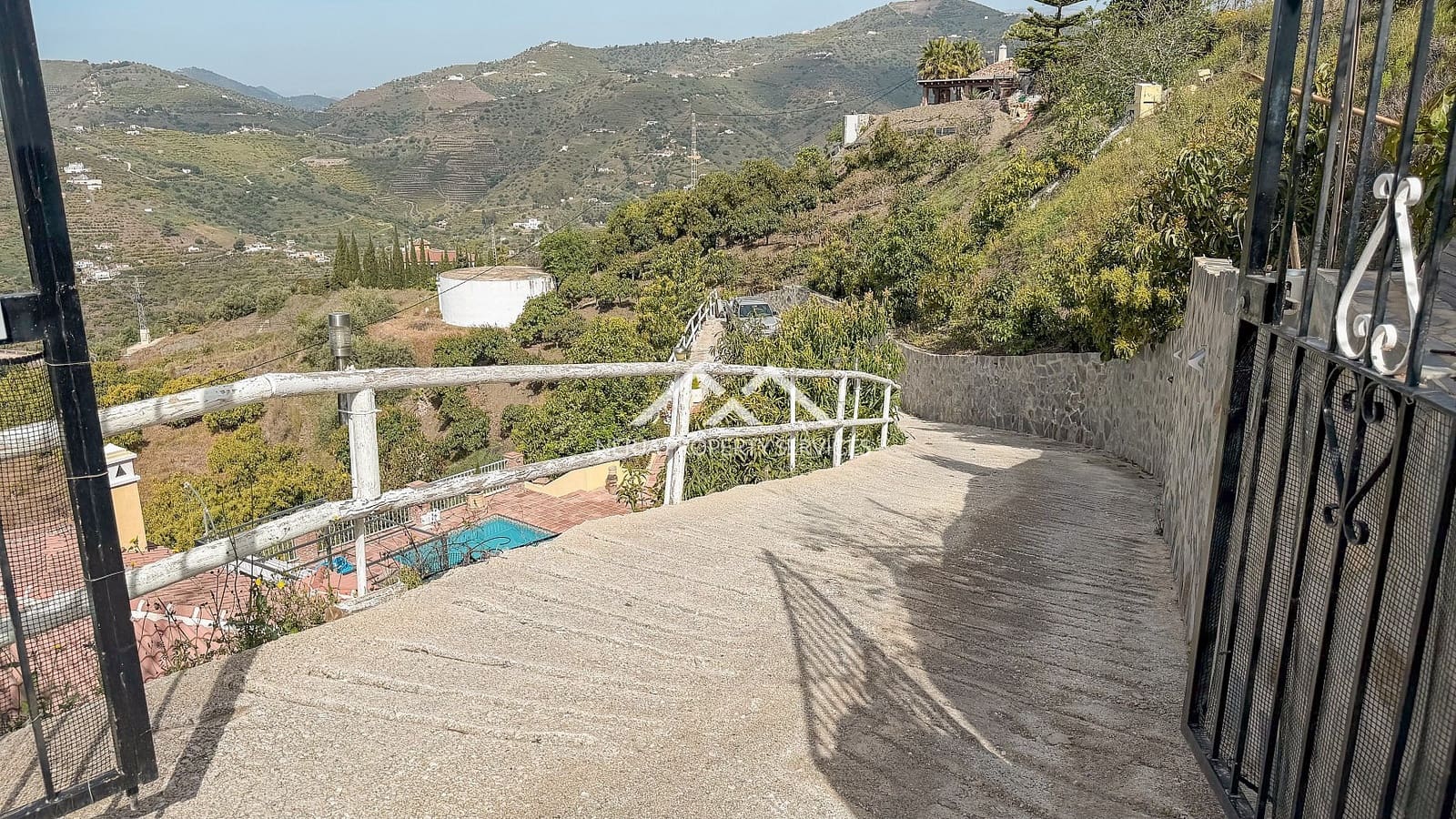 3 slaapkamer Villa te huur in Torrox met zwembad garage - € 1.500 (Ref: 9838244)