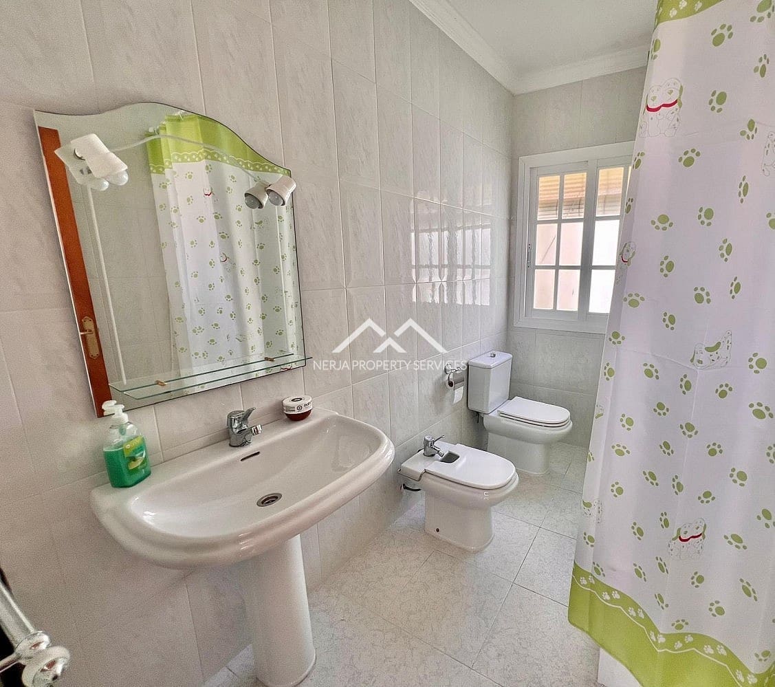 3 bedroom Apartment for sale in Torrox - € 265,000 (Ref: 9841542)