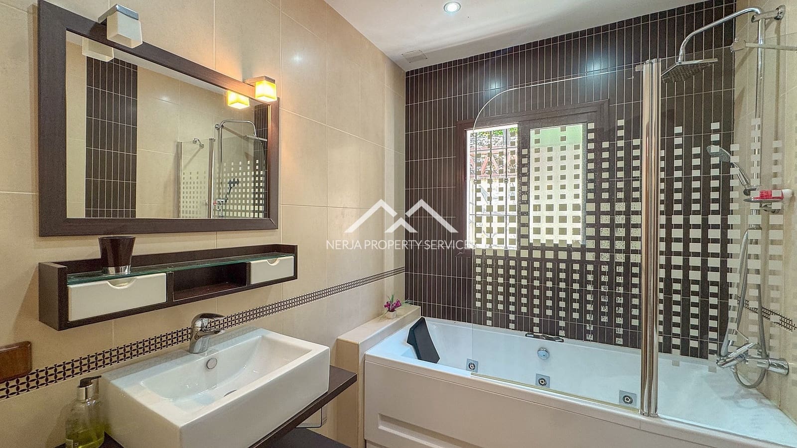 3 slaapkamer Villa te koop in Frigiliana met zwembad garage - € 480.000 (Ref: 9844194)