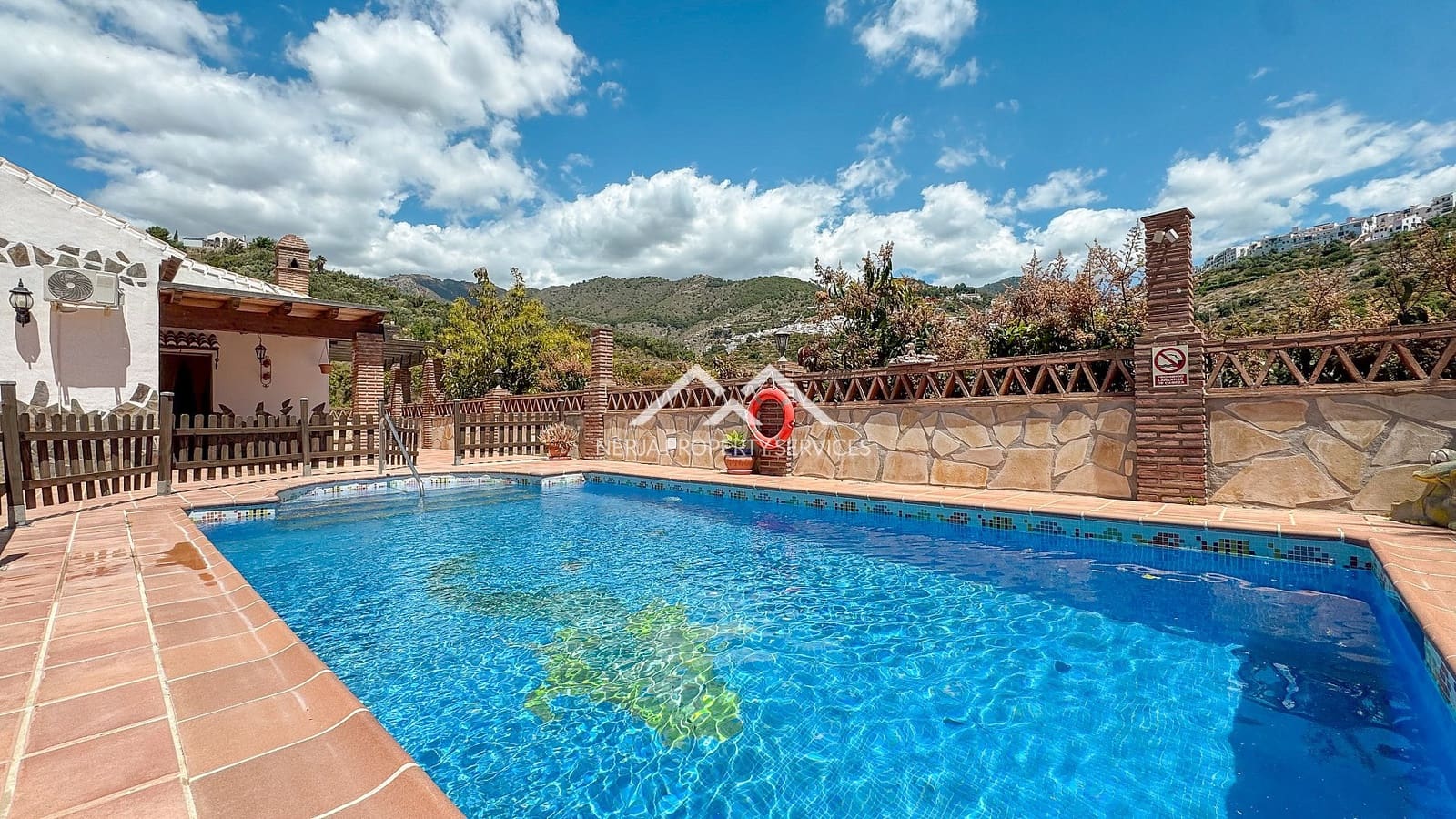 3 slaapkamer Villa te koop in Frigiliana met zwembad garage - € 480.000 (Ref: 9844194)