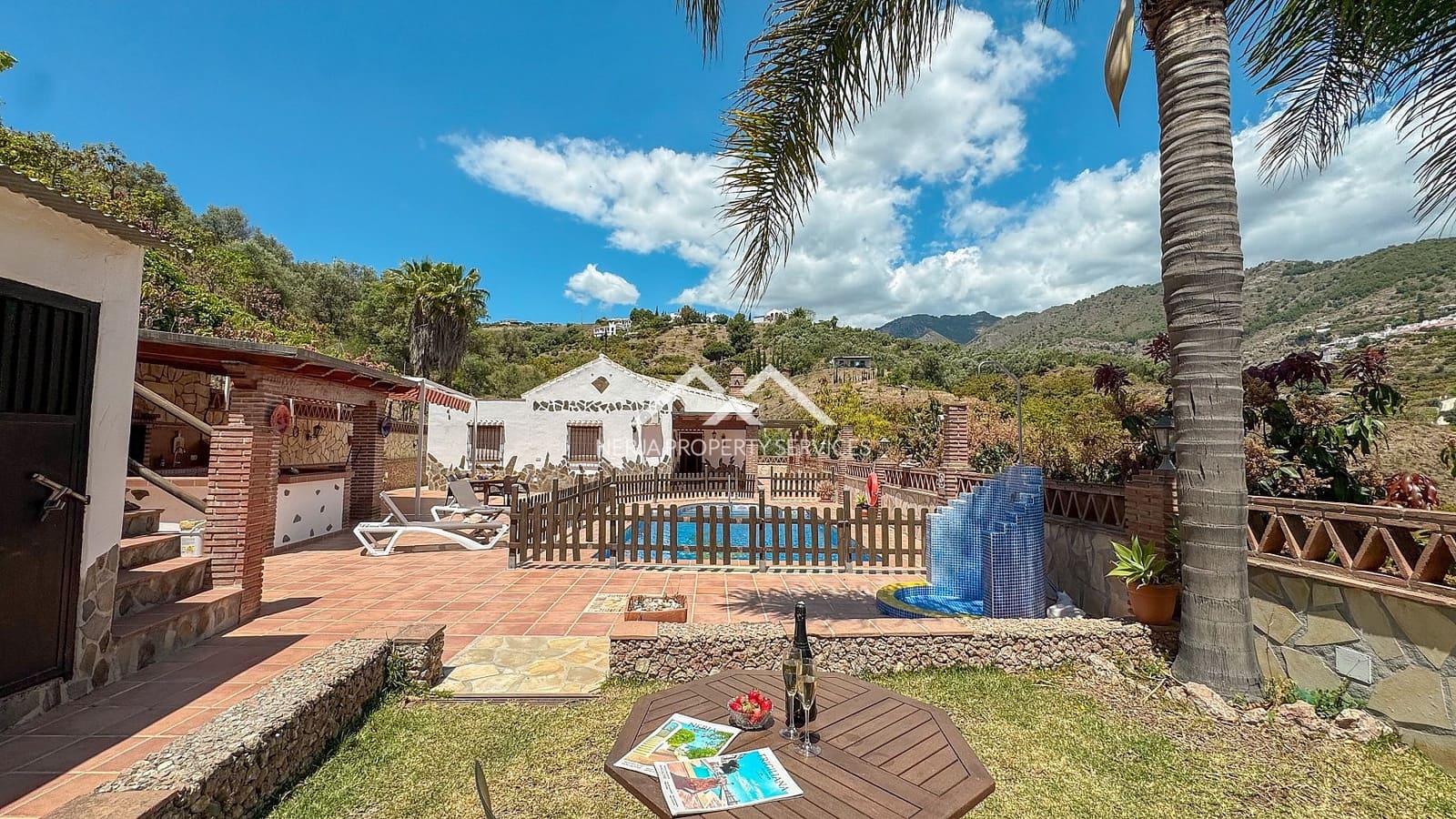 3 slaapkamer Villa te koop in Frigiliana met zwembad garage - € 480.000 (Ref: 9844194)