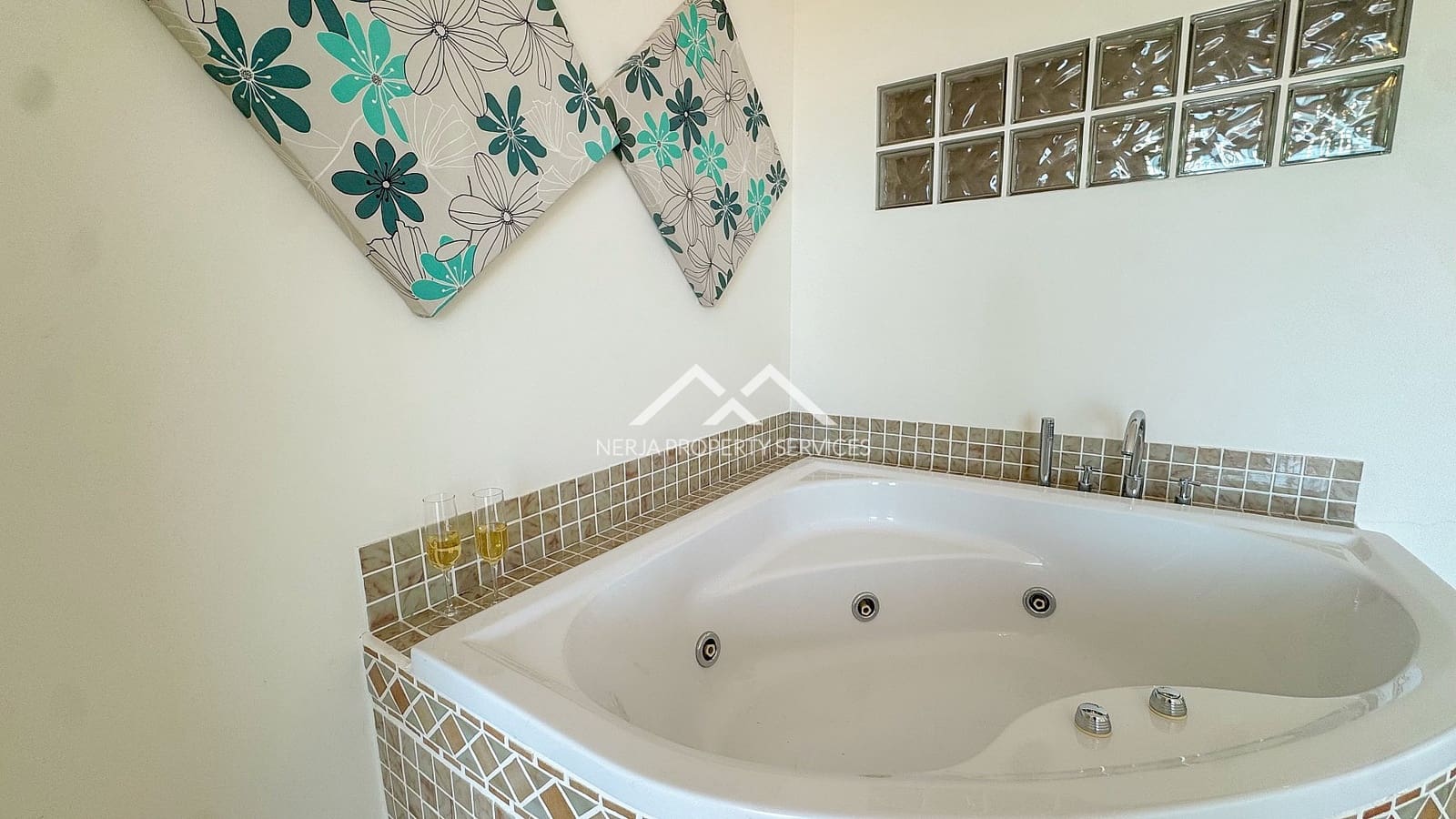 2 bedroom Townhouse for sale in Nerja - € 399,000 (Ref: 9844470)