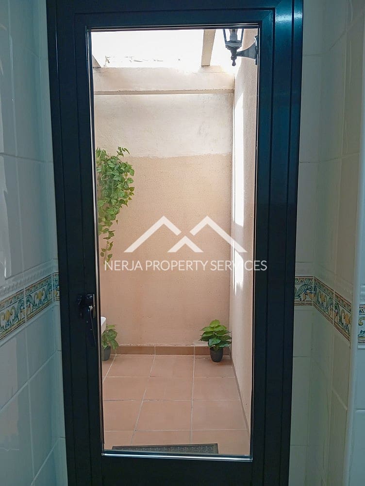 2 soveværelse Lejlighed til leje i Nerja med swimmingpool - € 1.180 (Ref: 9882587)