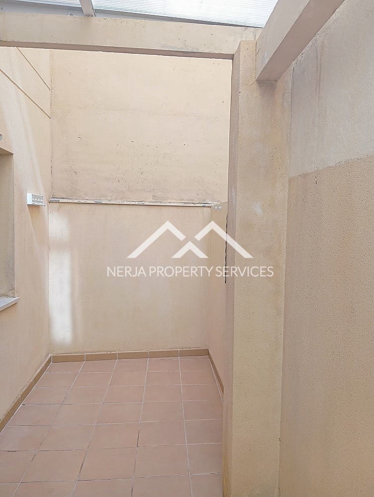 2 soveværelse Lejlighed til leje i Nerja med swimmingpool - € 1.180 (Ref: 9882587)