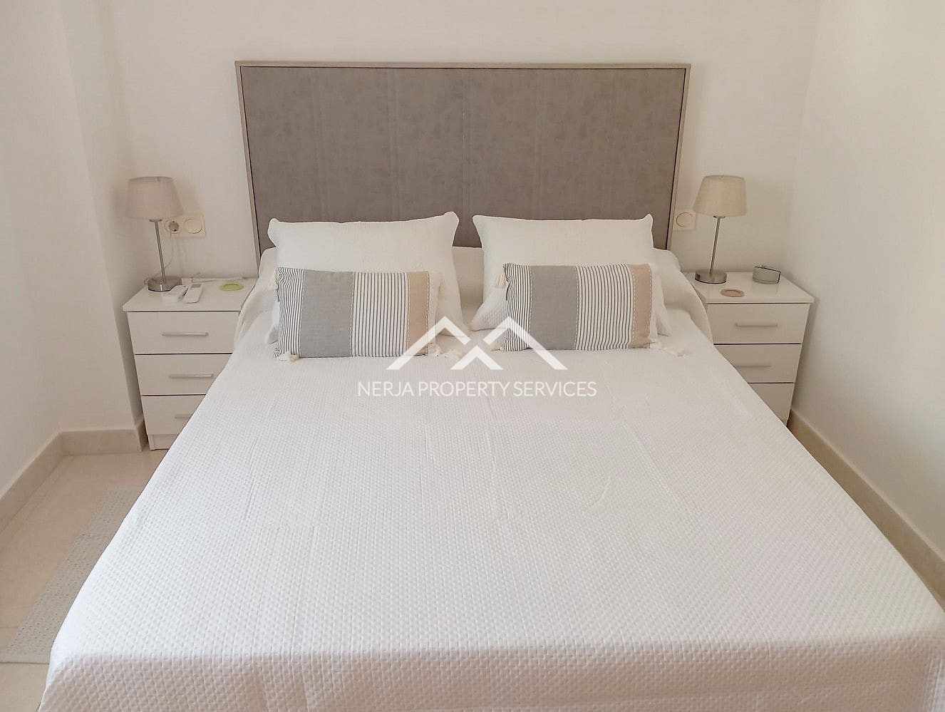 2 soveværelse Lejlighed til leje i Nerja med swimmingpool - € 1.180 (Ref: 9882587)