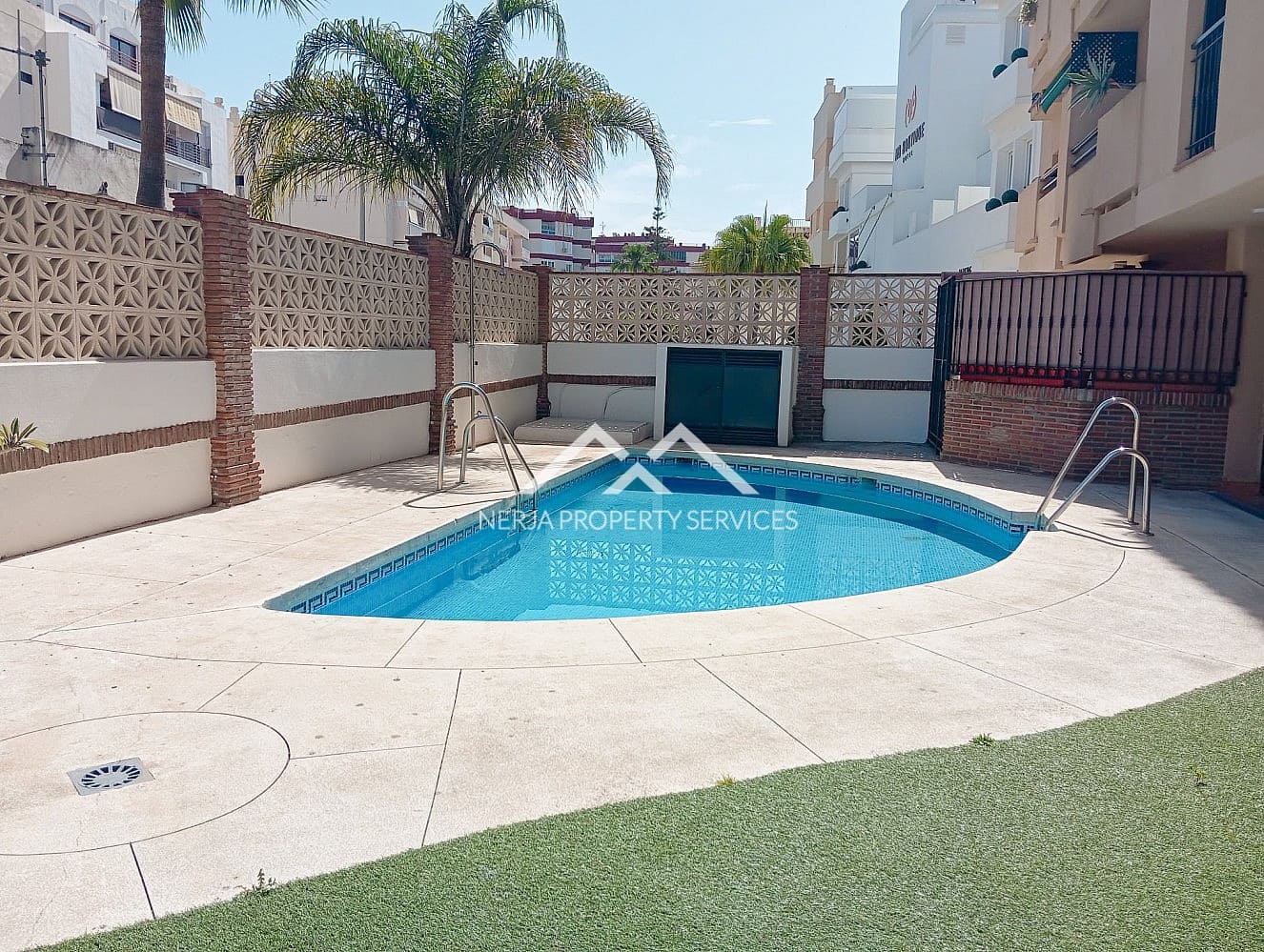 2 soveværelse Lejlighed til leje i Nerja med swimmingpool - € 1.180 (Ref: 9882587)