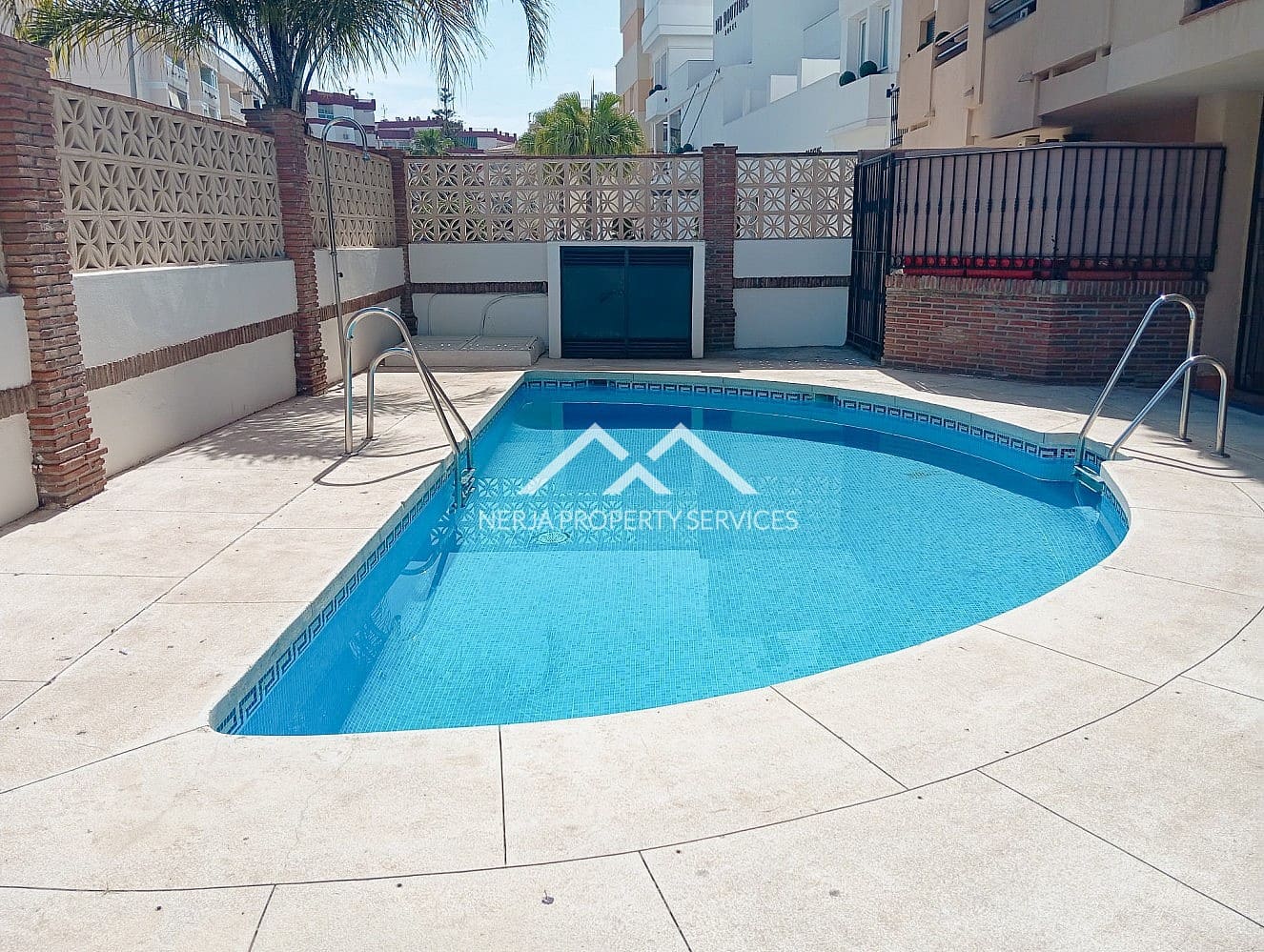 2 soveværelse Lejlighed til leje i Nerja med swimmingpool - € 1.180 (Ref: 9882587)