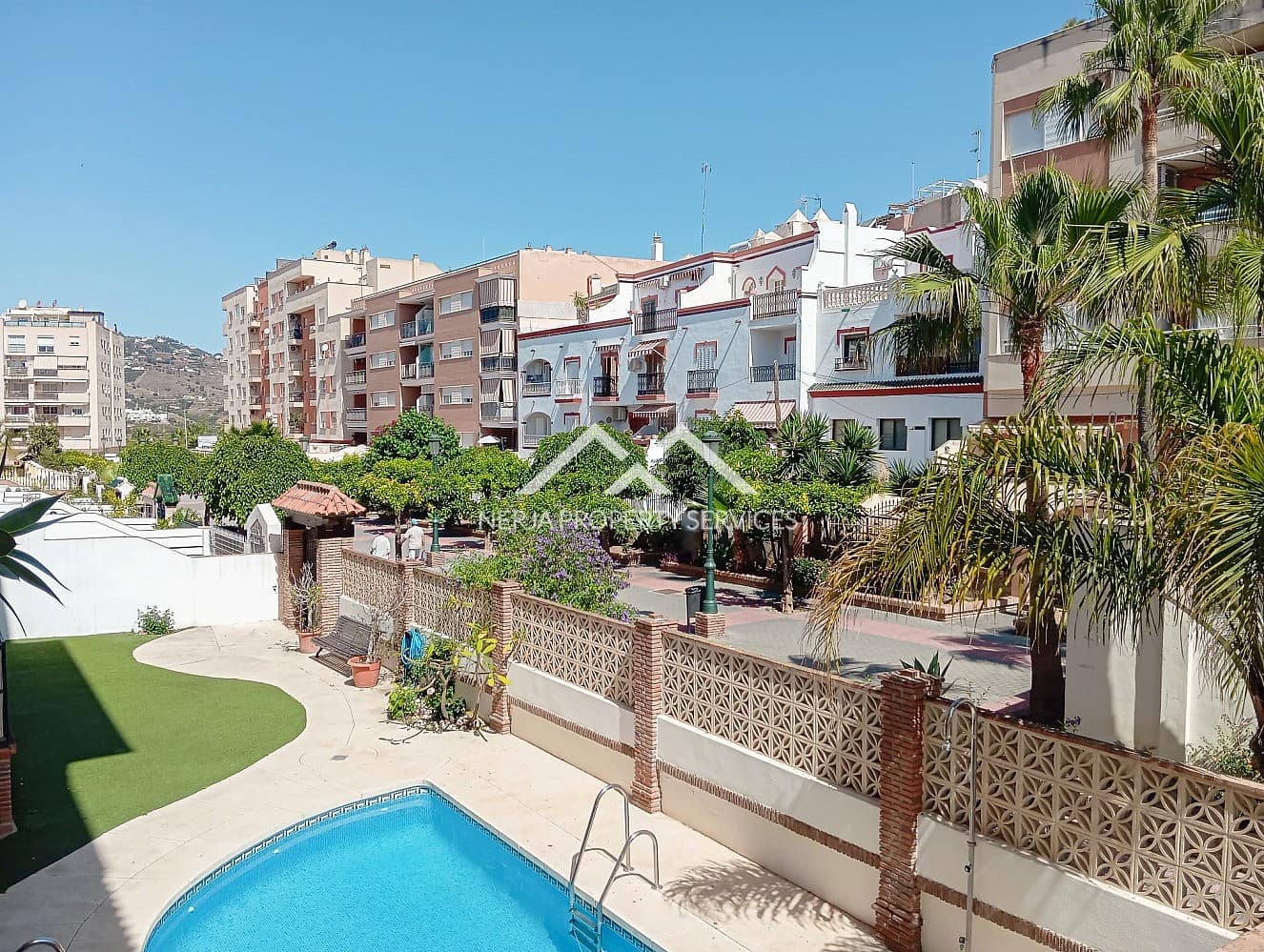 2 soveværelse Lejlighed til leje i Nerja med swimmingpool - € 1.180 (Ref: 9882587)