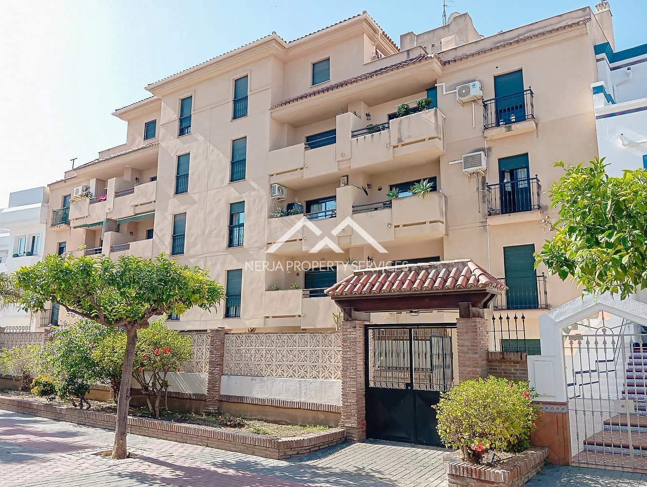 2 soveværelse Lejlighed til leje i Nerja med swimmingpool - € 1.180 (Ref: 9882587)