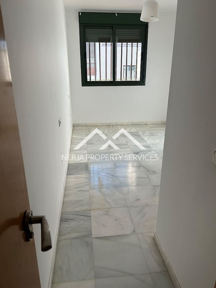 2 soveværelse Lejlighed til leje i Nerja med swimmingpool - € 1.100 (Ref: 9889264)