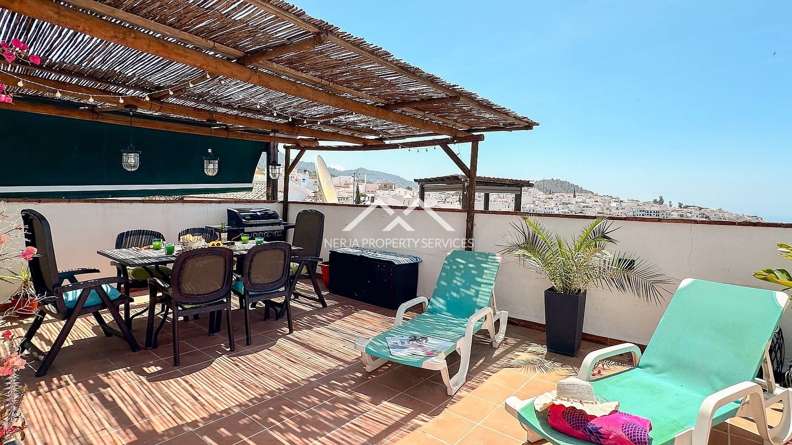 Apartamento de 2 habitaciones en Frigiliana en venta con piscina - 349.000 € (Ref: 9889358)