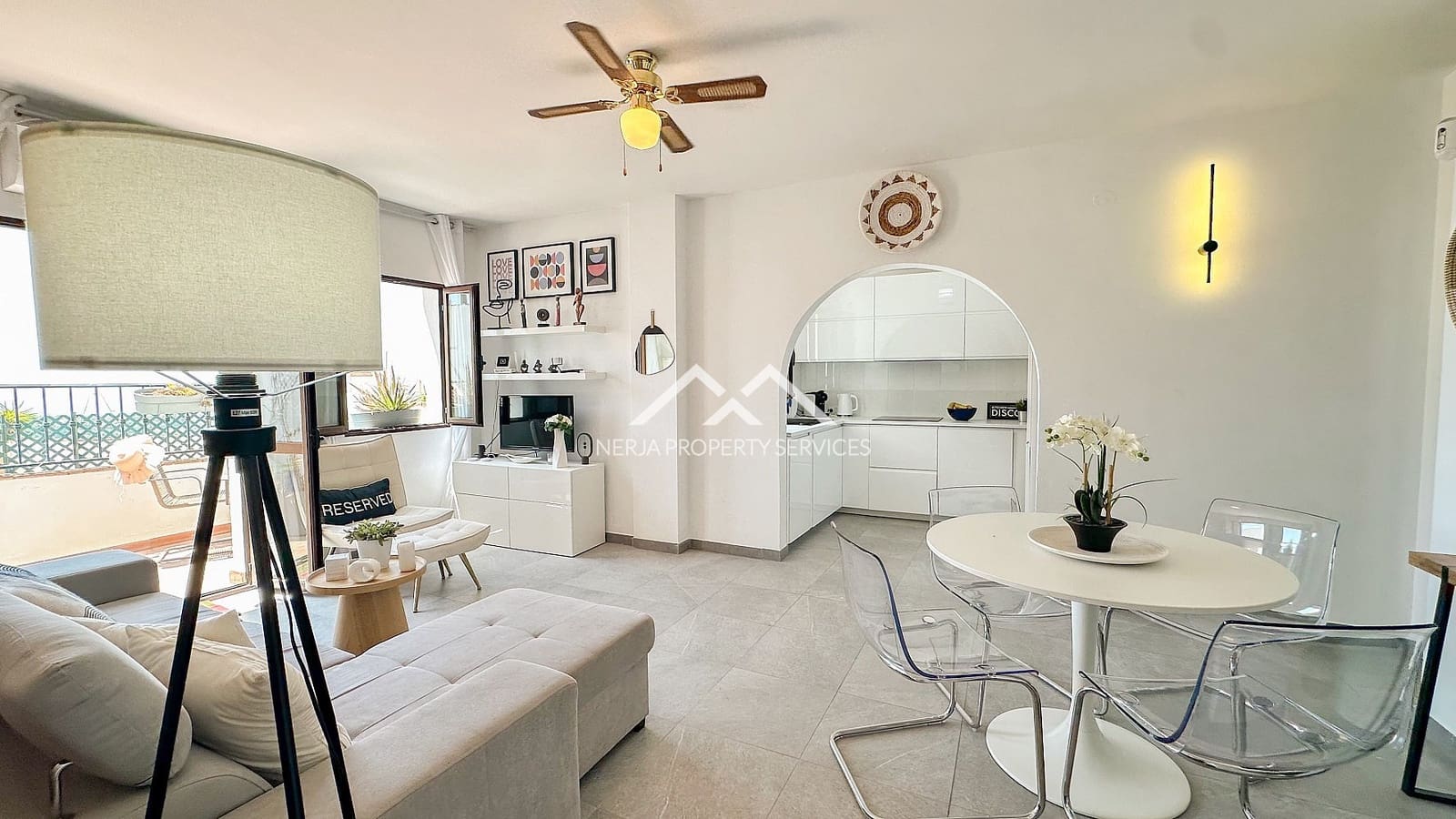 Apartamento de 2 habitaciones en Frigiliana en venta con piscina - 349.000 € (Ref: 9889358)