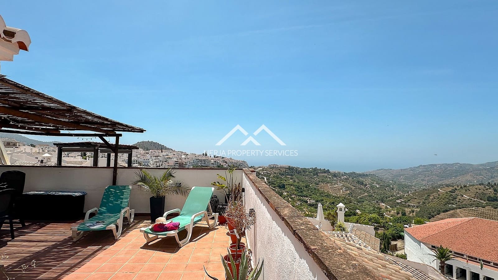 Apartamento de 2 habitaciones en Frigiliana en venta con piscina - 349.000 € (Ref: 9889358)