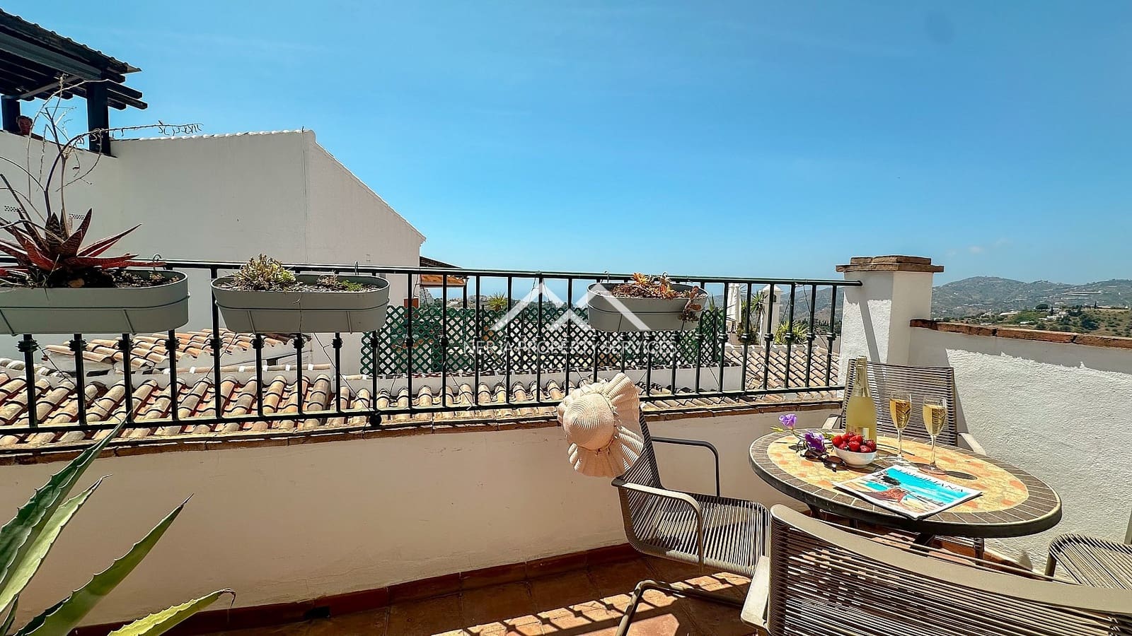 Apartamento de 2 habitaciones en Frigiliana en venta con piscina - 349.000 € (Ref: 9889358)