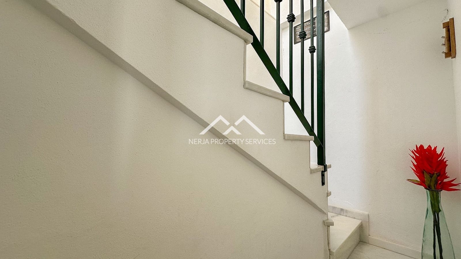 Apartamento de 2 habitaciones en Frigiliana en venta con piscina - 349.000 € (Ref: 9889358)