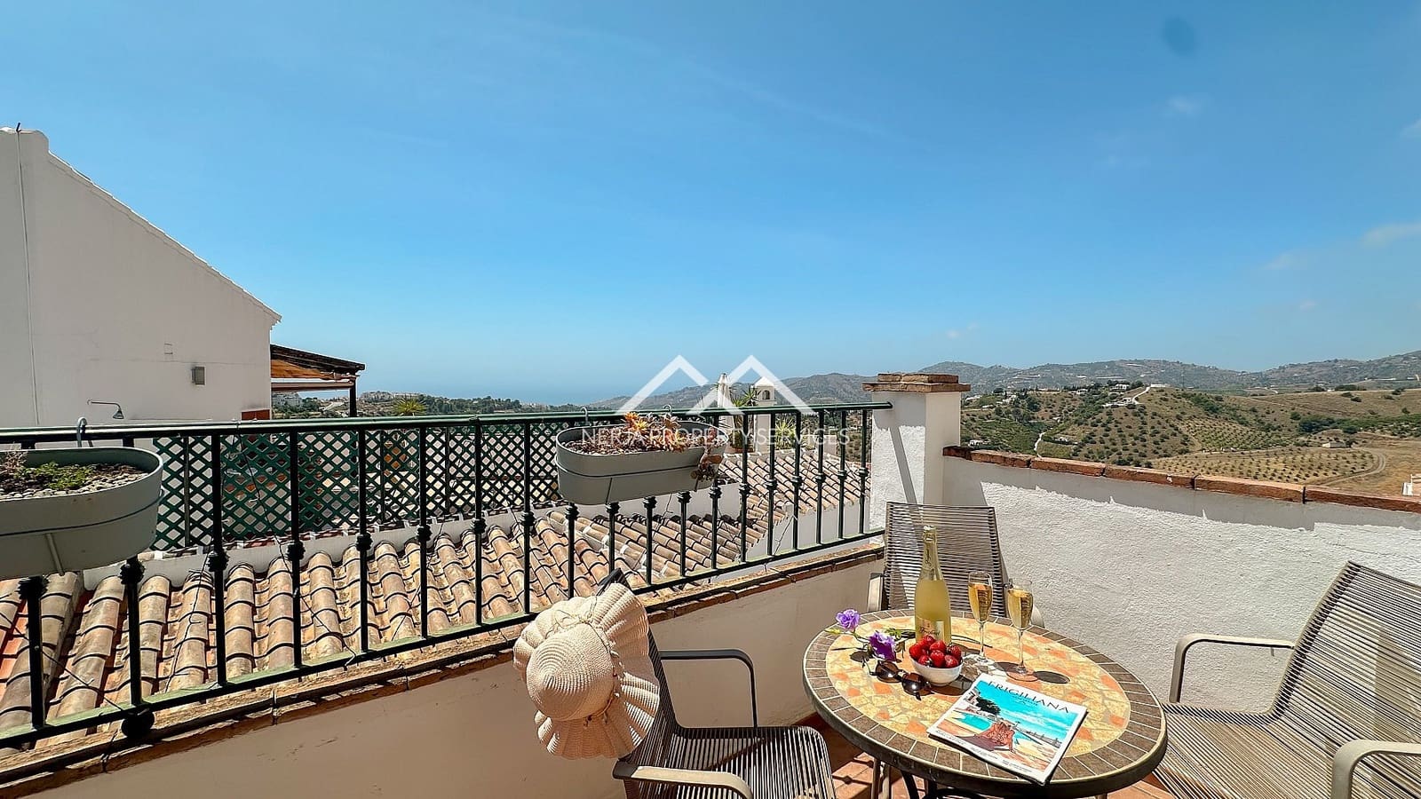 Apartamento de 2 habitaciones en Frigiliana en venta con piscina - 349.000 € (Ref: 9889358)