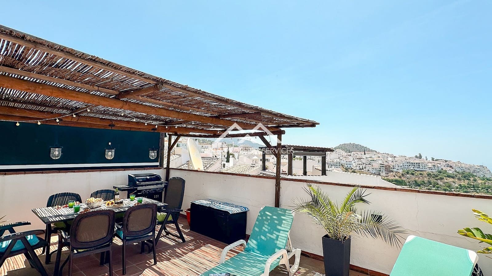 Apartamento de 2 habitaciones en Frigiliana en venta con piscina - 349.000 € (Ref: 9889358)