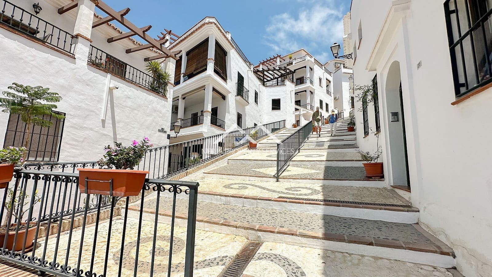 Apartamento de 2 habitaciones en Frigiliana en venta con piscina - 349.000 € (Ref: 9889358)