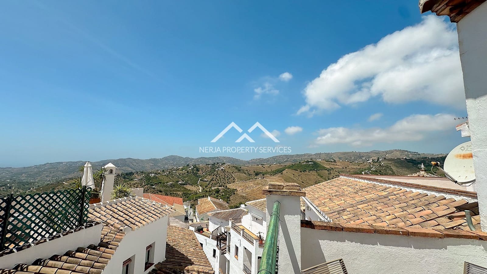 Apartamento de 2 habitaciones en Frigiliana en venta con piscina - 349.000 € (Ref: 9889358)