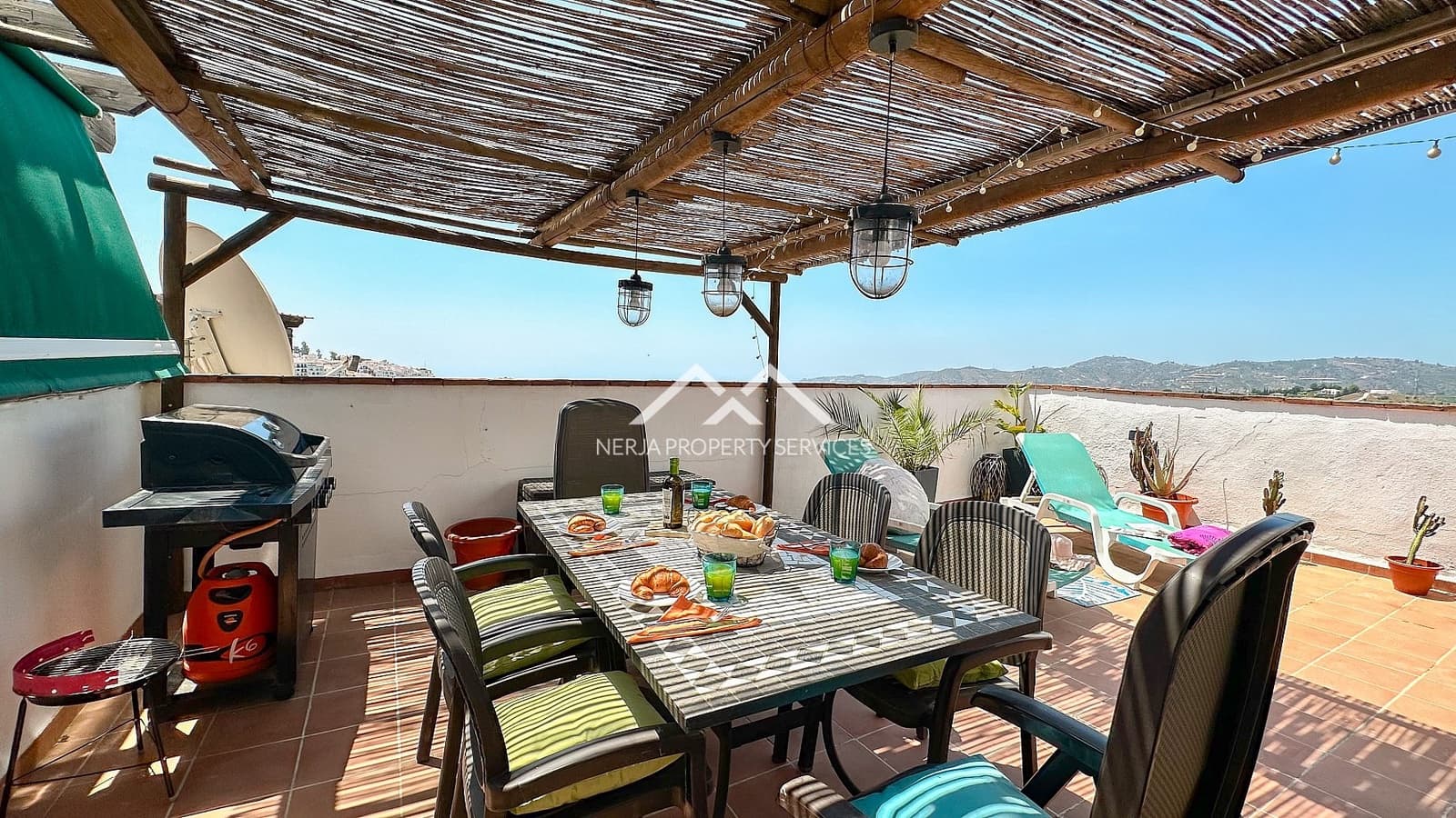 Apartamento de 2 habitaciones en Frigiliana en venta con piscina - 349.000 € (Ref: 9889358)