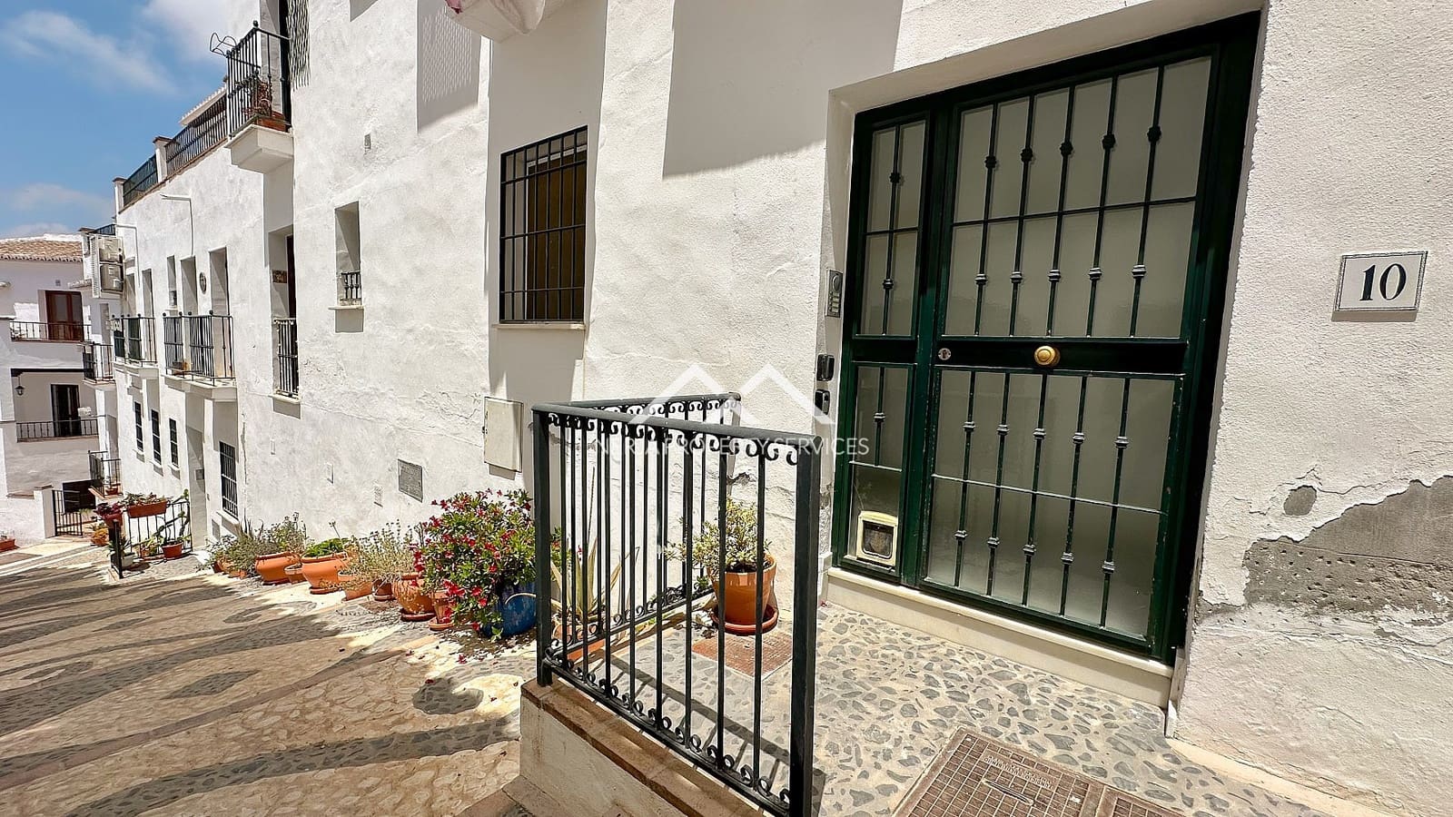 Apartamento de 2 habitaciones en Frigiliana en venta con piscina - 349.000 € (Ref: 9889358)