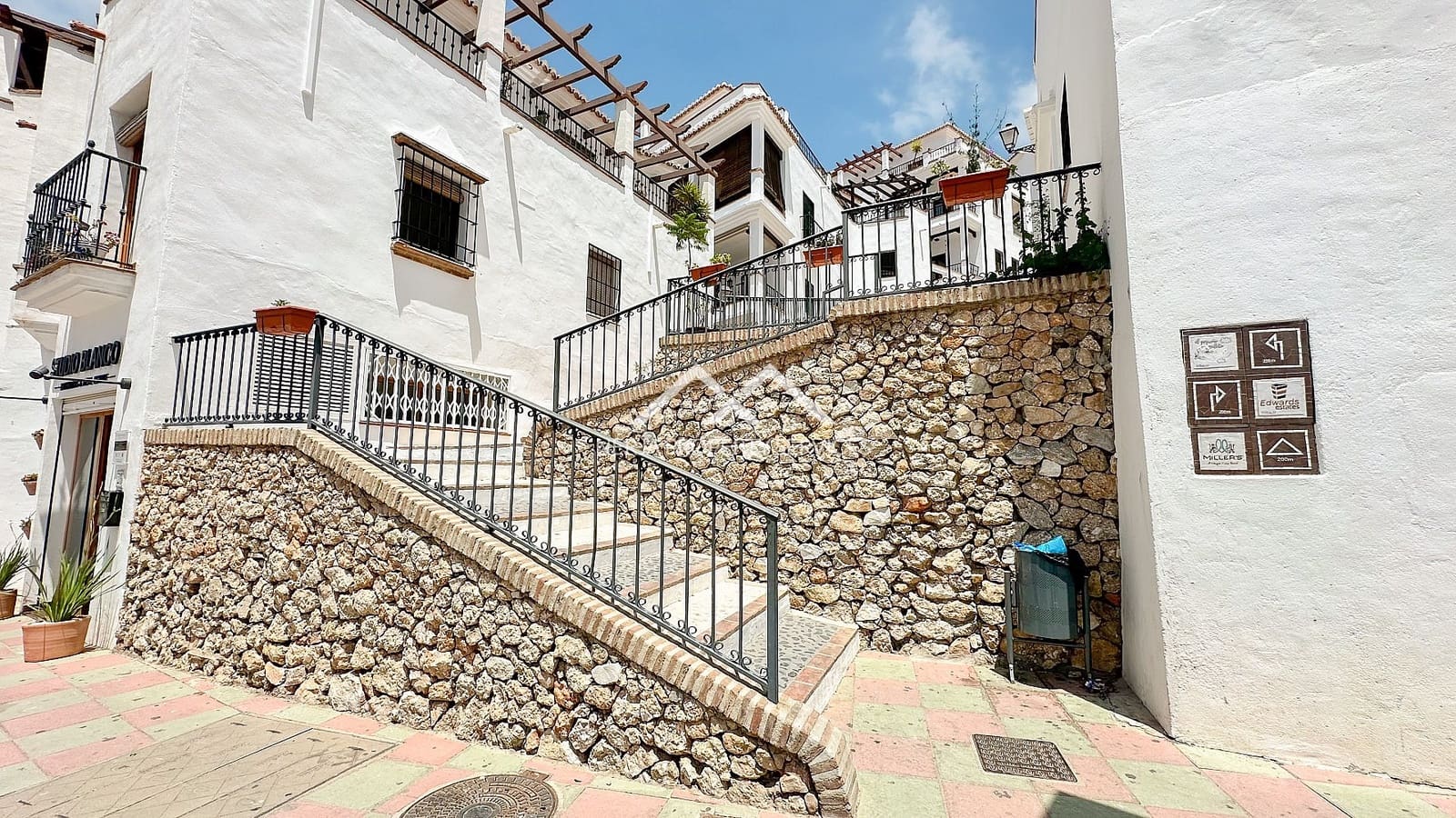 Apartamento de 2 habitaciones en Frigiliana en venta con piscina - 349.000 € (Ref: 9889358)