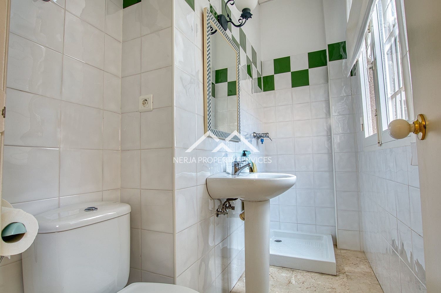 Gewerbe zu verkaufen in Torrox-Costa - 850.000 € (Ref: 9906855)