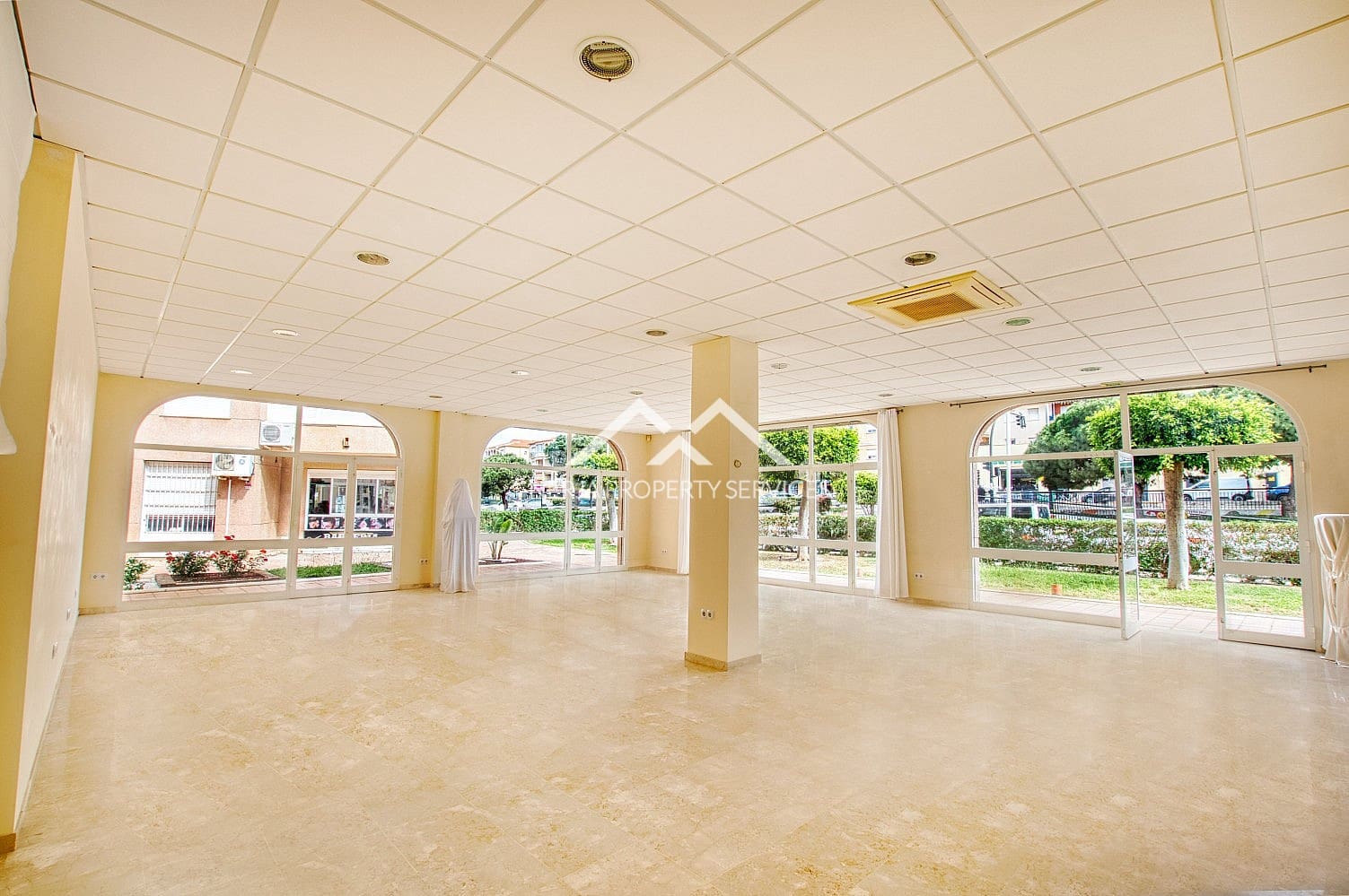 Gewerbe zu verkaufen in Torrox-Costa - 850.000 € (Ref: 9906855)